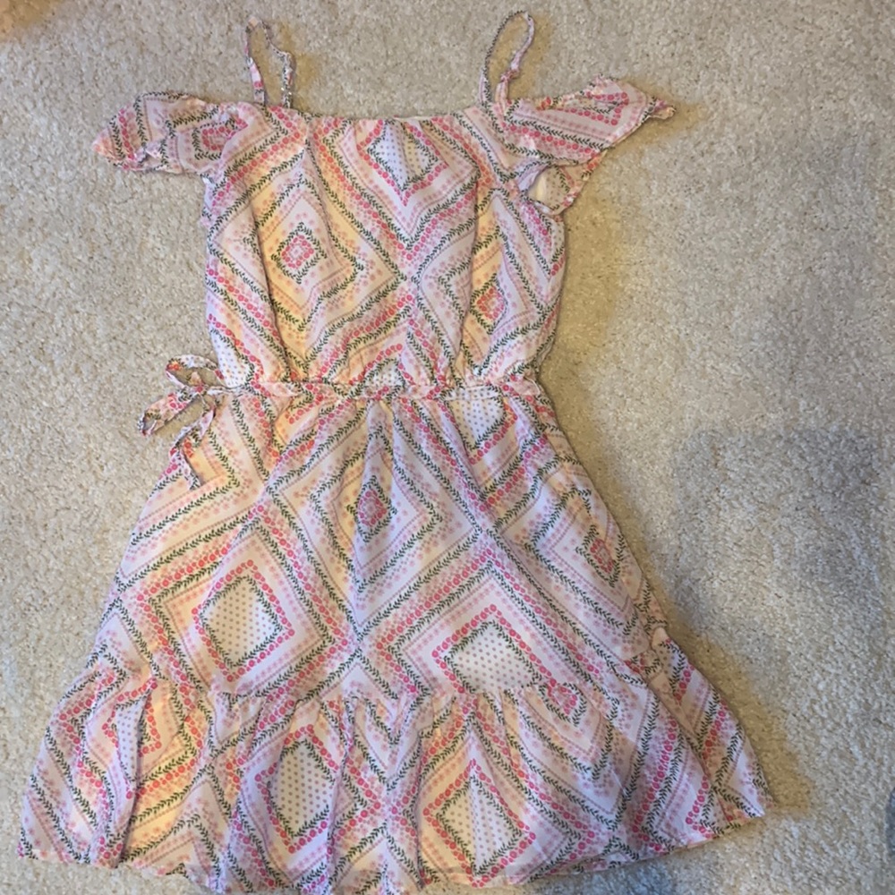 BNWT Girls 7/8 floral dress, off the shoulders with cap sleeves and ruffle trim